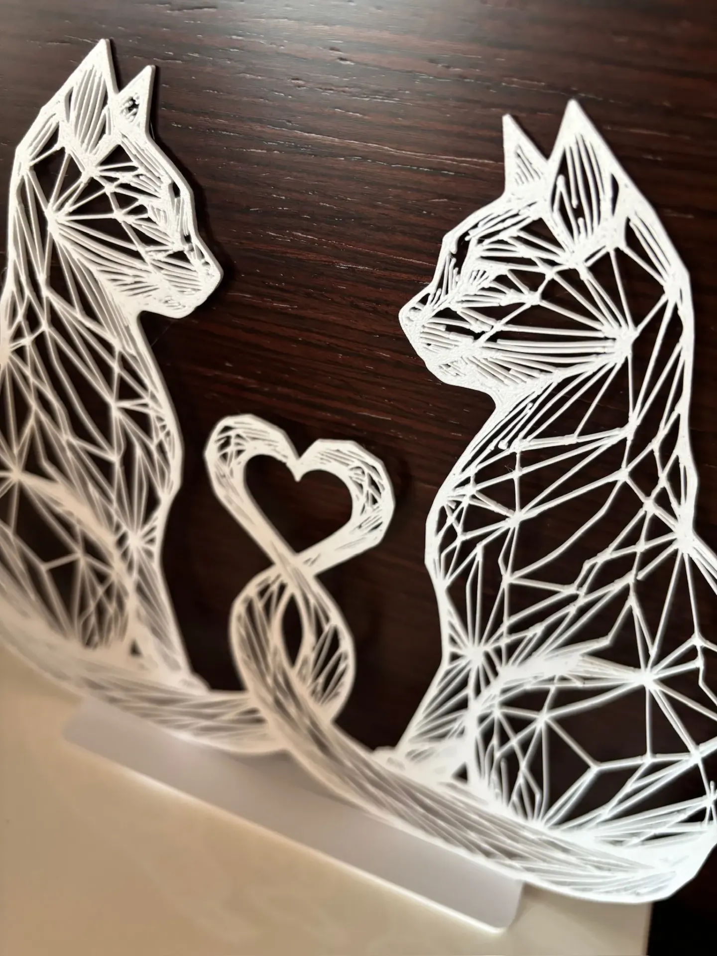 Scultura 3D gatti innamorati cuore – Line Art (Bianco)