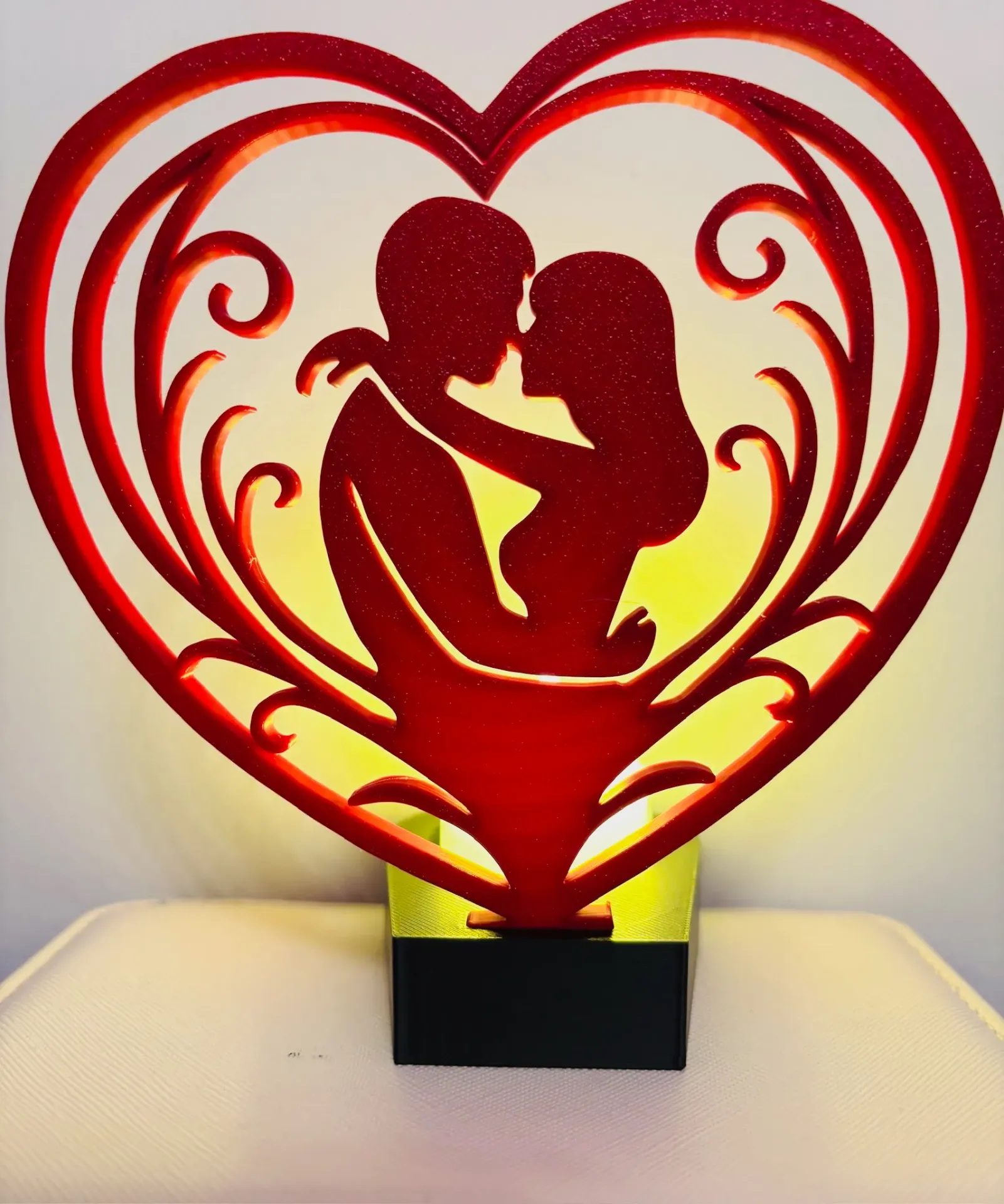 Decorazione Porta Tealight Coppia Abbracciata Stampa 3D in PLA Nero e Rosso