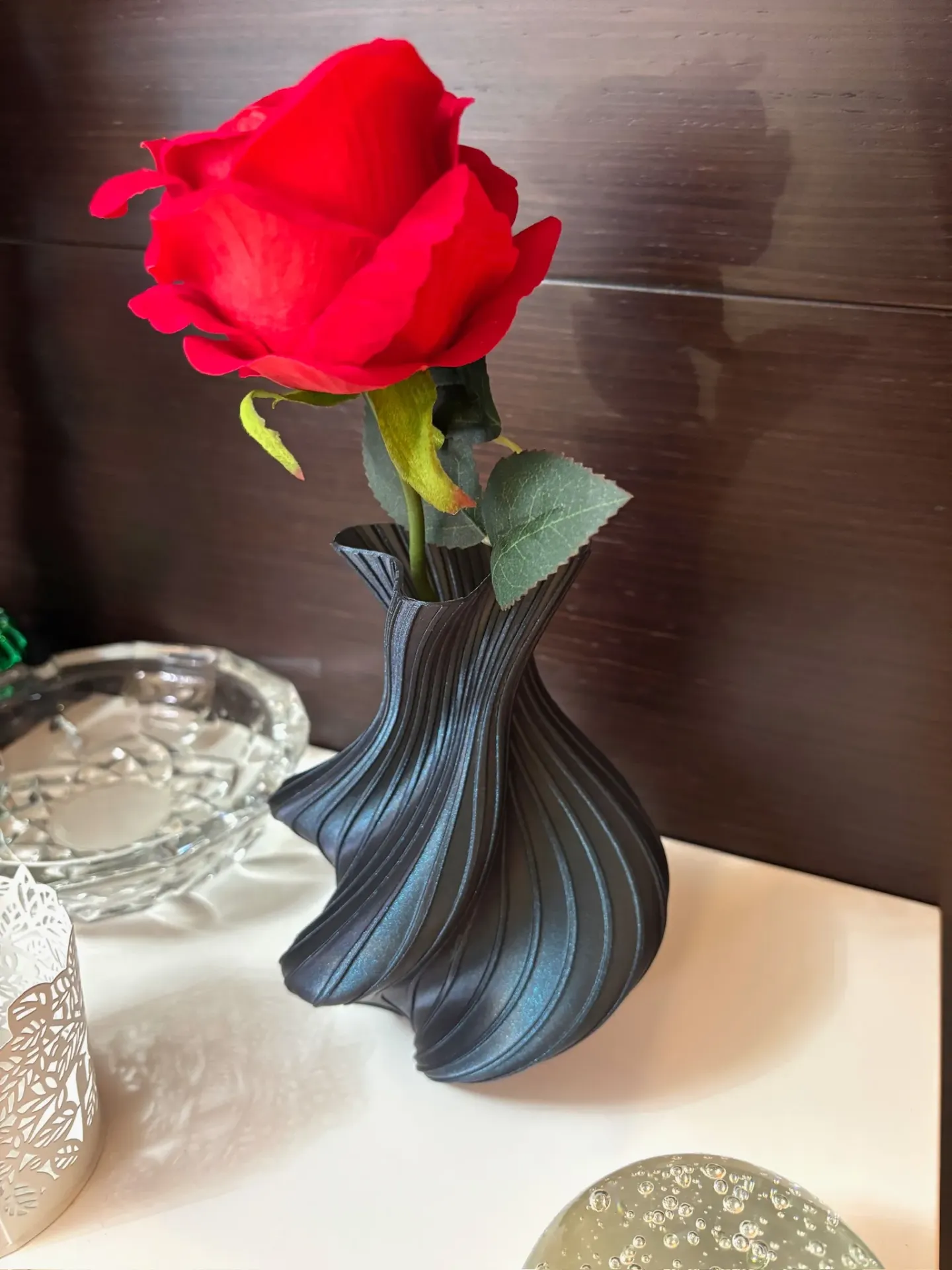 Vaso Design Organico 3D - Blu Notte Brillantinato - Oggetto Decorativo Moderno - Vaso per Fiori Finti e Arredo Casa Aesthetic