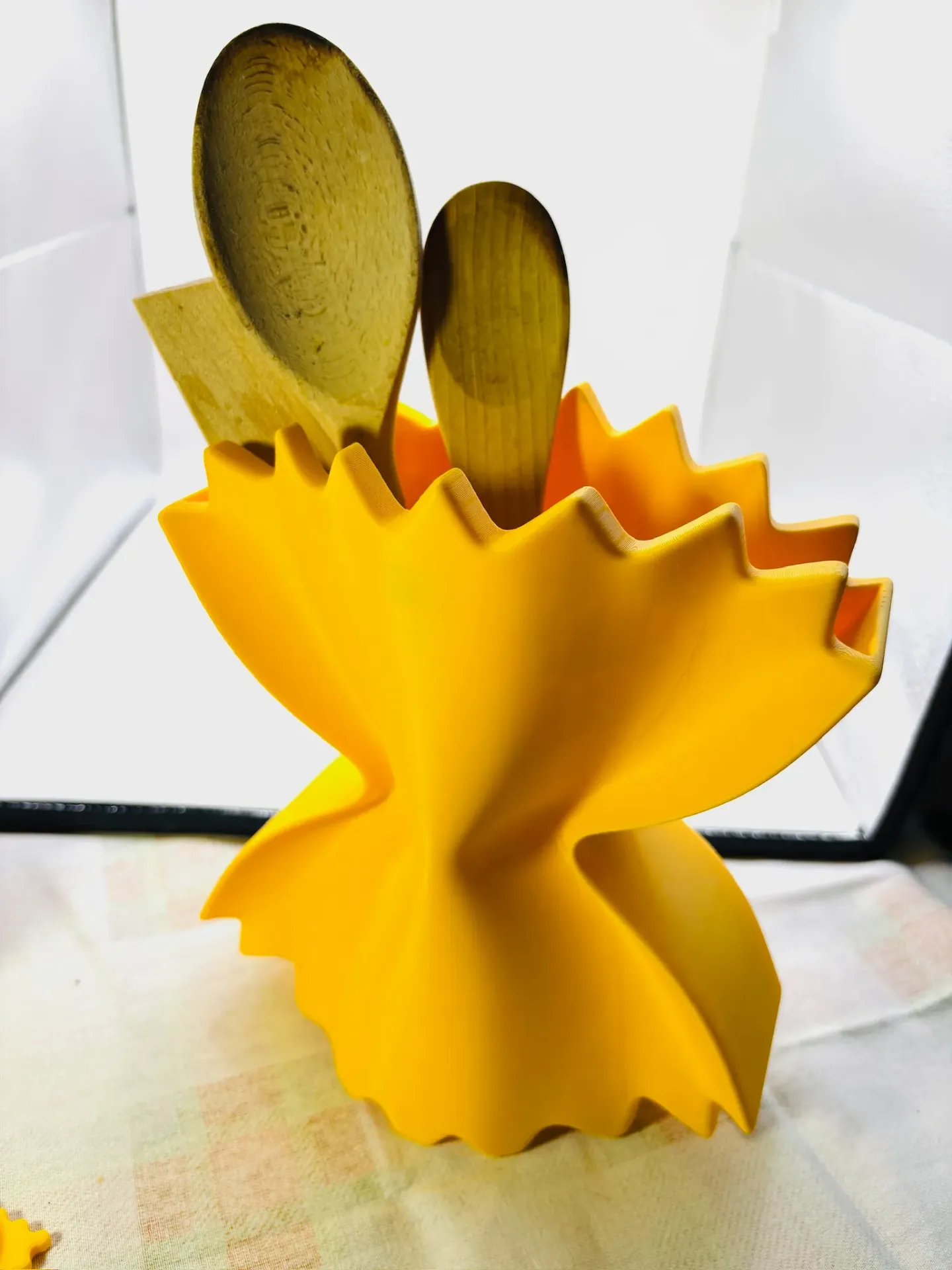 Porta Mestoli Farfalla, Fusilli e pennetta Gigante e piccola - Organizer Cucina Pop Stampa 3D Porta Penne e Trucchi Pasta Design Contenitore Creativo Giallo PLA Made in Italy