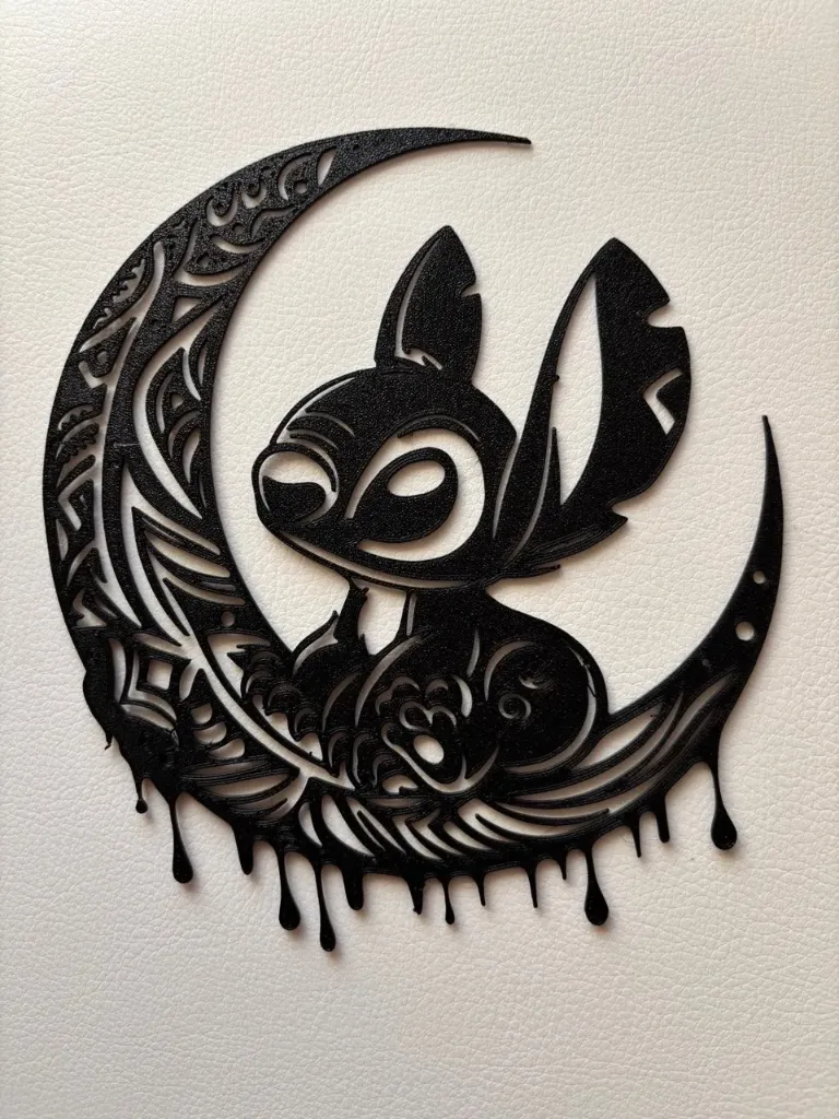 Line Art Stitch sulla Luna Stampa 3d In PLA. 15 X 15. Silhouette Anime. (Nero)