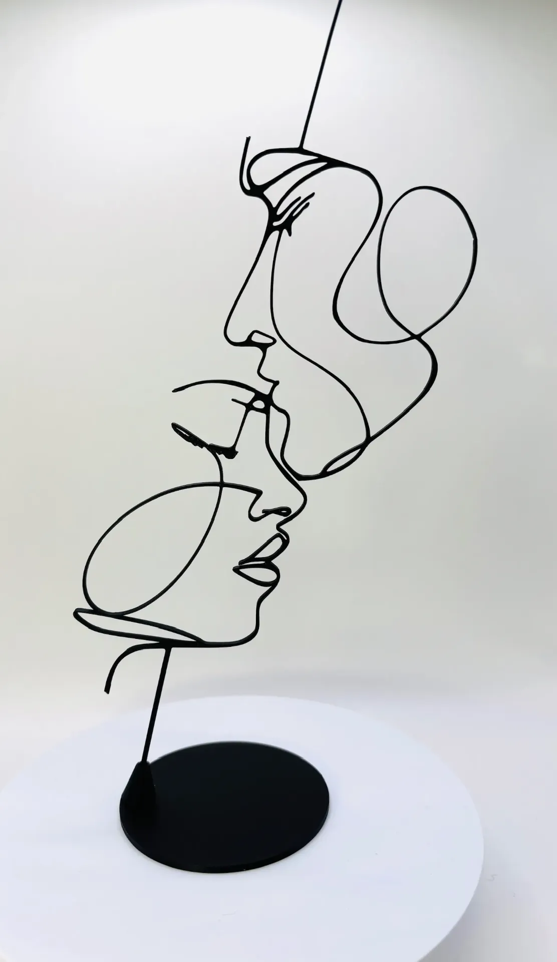 Elegante decorazione soprammobile bacio d'amore etereo coppia innamorati